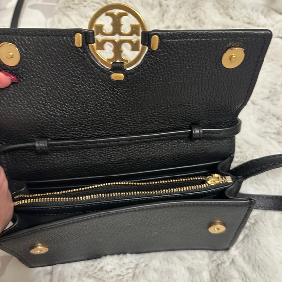 Tory Burch Black Leather Crossbody Bag NWOT 75$ - Picture 2 of 4